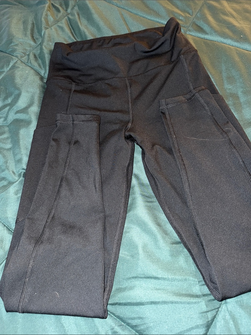 American Eagle Outfitters Black High-Rise Leggings with Side Pockets